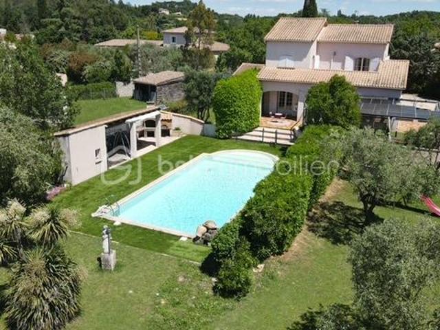 Villa familiale avec piscine et terrain constructible