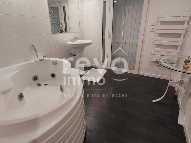 Villa familiale avec piscine – Proche centre ville
