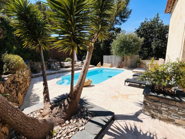 Villa familiale avec piscine sur 850 m2 de terrain La Seyn