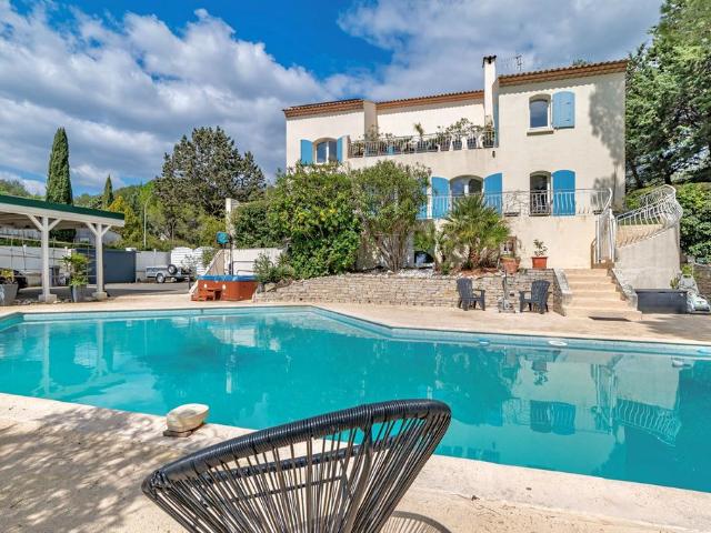 Villa Familiale dans son Ecrin de Verdure