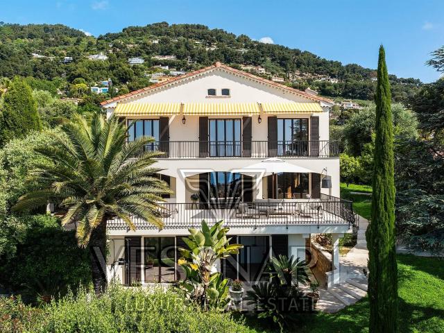 Villa familiale de luxe avec belle vue sur mer et proche Mon. 270m² Roquebrune Cap Martin