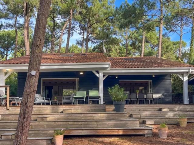 Villa familiale entre pins et océan avec dépendance