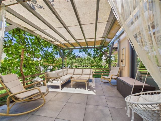 Villa familiale moderne avec grand jardin