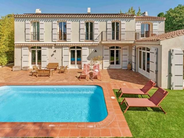 Villa familiale néo provençale de charme au cœur du Cap Brun Toulon