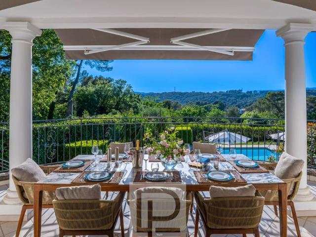 Villa familiale récente au calme absolu dans domaine privé avec piscine et tennis
