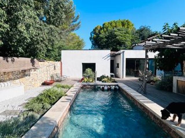 Villa familiale rénovée – 173 m² – Terrain 1 000 m² – Piscine – Studio indépendant