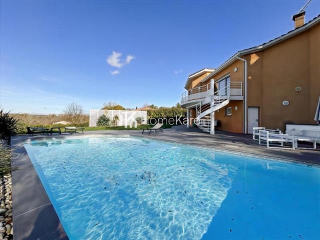 VILLA FAMILIALE T7 AVEC VUE, PISCINE ET GARAGE