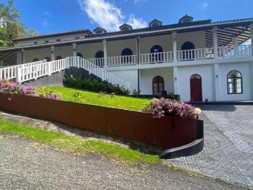 VILLA FAMILIAR DE MONTAÑA VISTA AL MAR