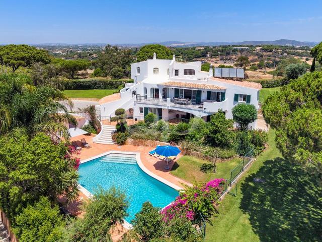 Villa familiar distinta perto de Vale do Lobo, Algarve 446m² Almancil