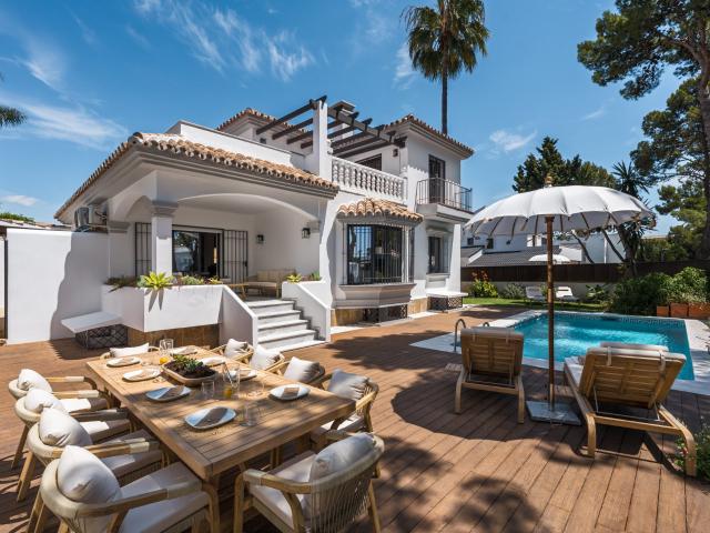 Villa familiar recientemente renovada en Altos del Rodeo 548m² Marbella