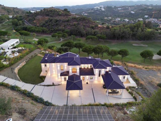 Villa for rent in Benahavís, Málaga