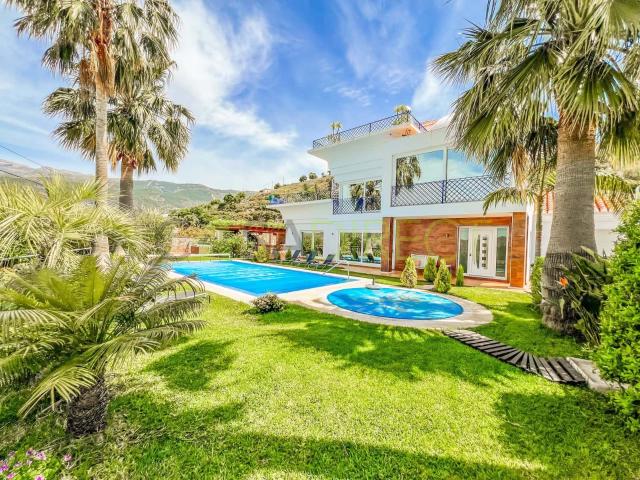 Villa for rent in Cómpeta, Málaga