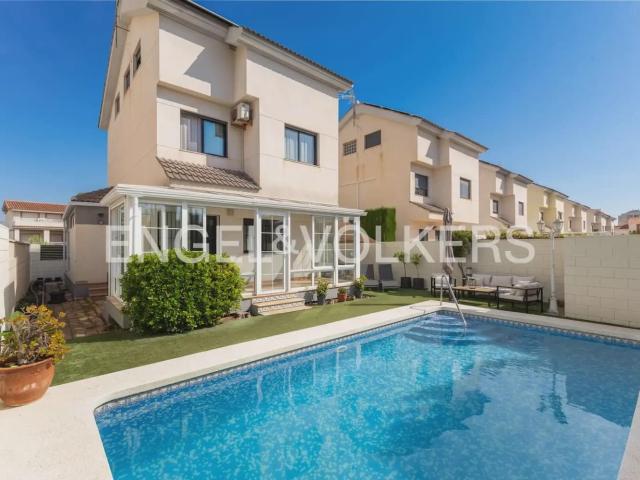 Villa for rent in Daimús, Valencia