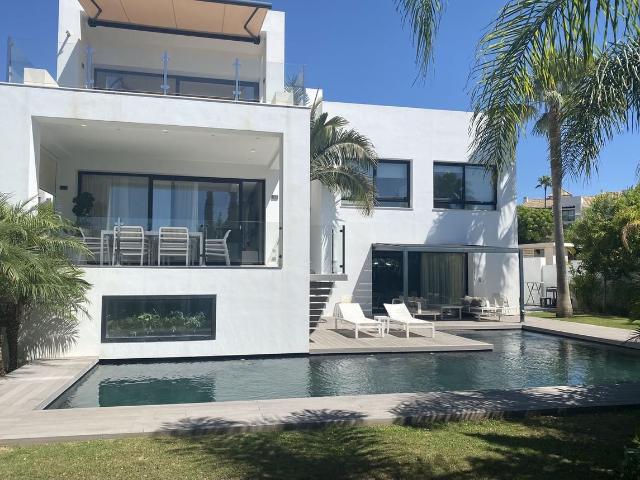 Villa for rent in El Paraíso, Benahavís, Málaga
