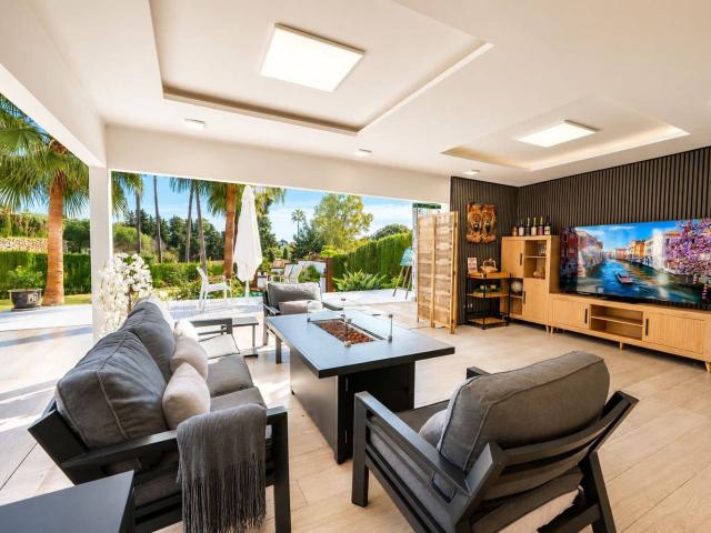 Villa for rent in El Paraíso, Benahavís, Málaga