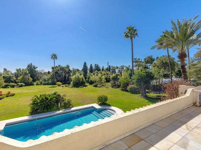 Villa for rent in El Paraiso, Estepona, Málaga