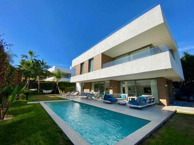 Villa for rent in El Paraiso, Estepona, Málaga