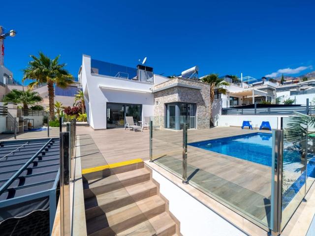 Villa for rent in Finestrat, Alicante