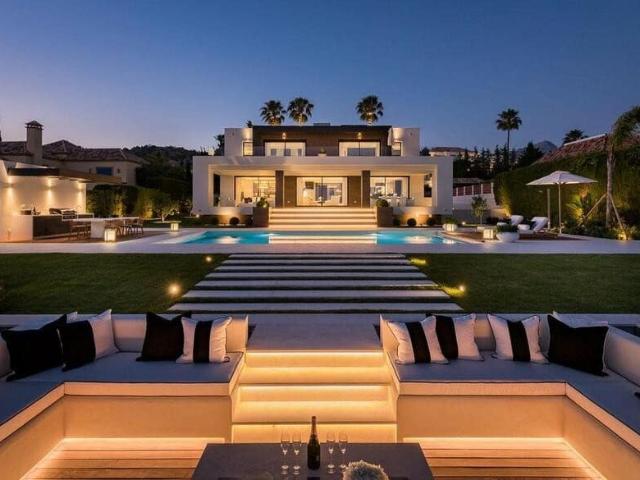 Villa for rent in La Dama de Noche La Alzambra, Marbella, Málaga
