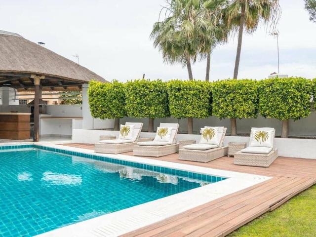 Villa for rent in Las Brisas, Marbella, Málaga