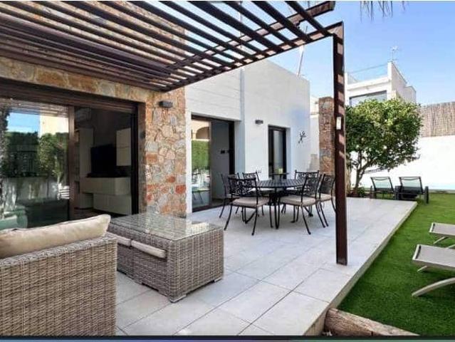 Villa for rent in Lomas de Cabo Roig Los Dolses, Orihuela, Alicante