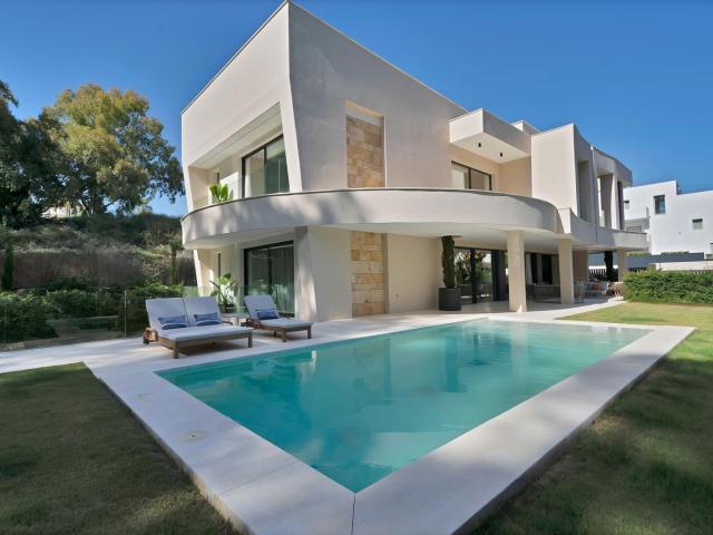 Villa for rent in Los Naranjos, Marbella, Málaga
