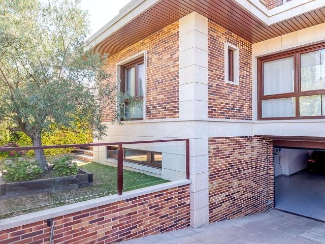 Villa for rent in Madrid city, Madrid