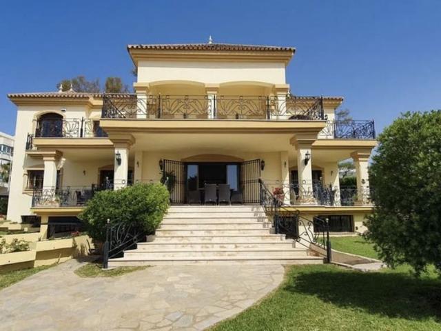 Villa for rent in Marbella, Málaga