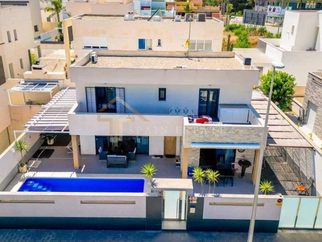 Villa for rent in Mil Palmeras, Pilar de la Horadada, Alicante