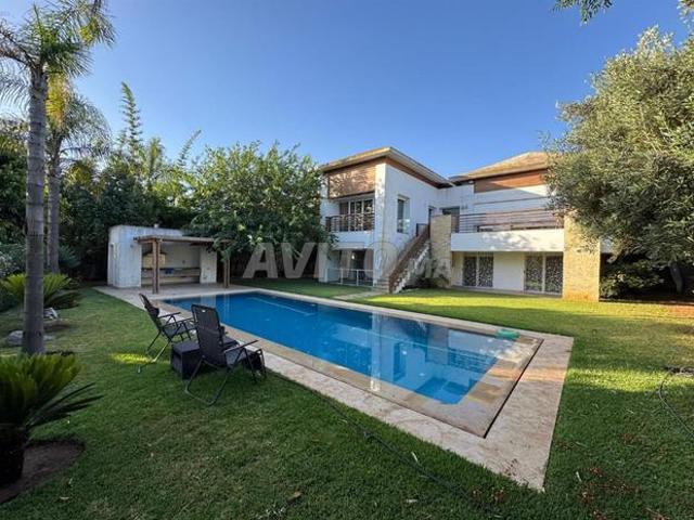 Villa front golf 1100 m en location à Bouskoura