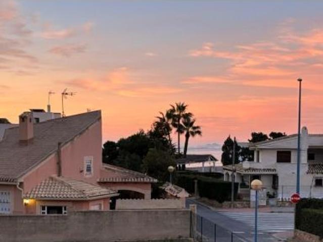 Villa Frontline con Vistas al Mar en Punta Prima
