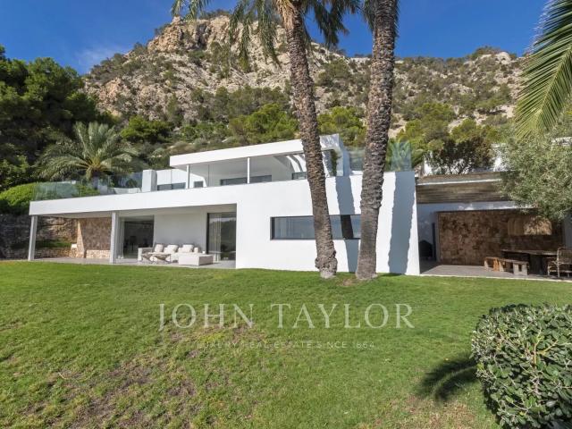 Villa frente al mar con licencia turística en Es Cubells, Ibiza