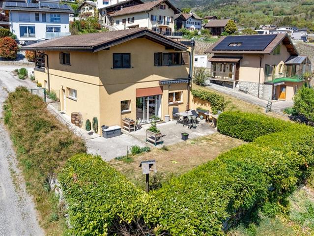 Villa mit 5,5 Zimmern am Rand der Weinberge, herrlicher Ausblick, ruhig, sonnig