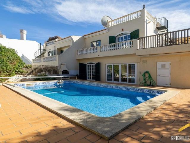 Villa geminada com 3 quartos, piscina em Luz, Algarve 108m² Luz
