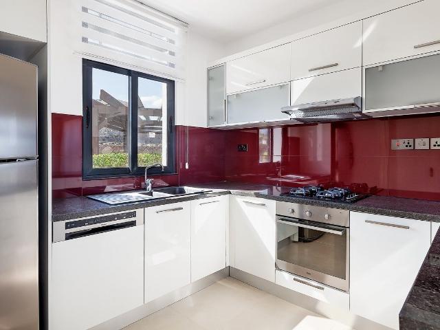 Villa Girne, 81374
