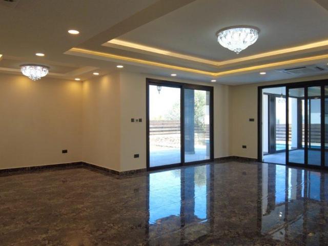 Villa Girne, 133934