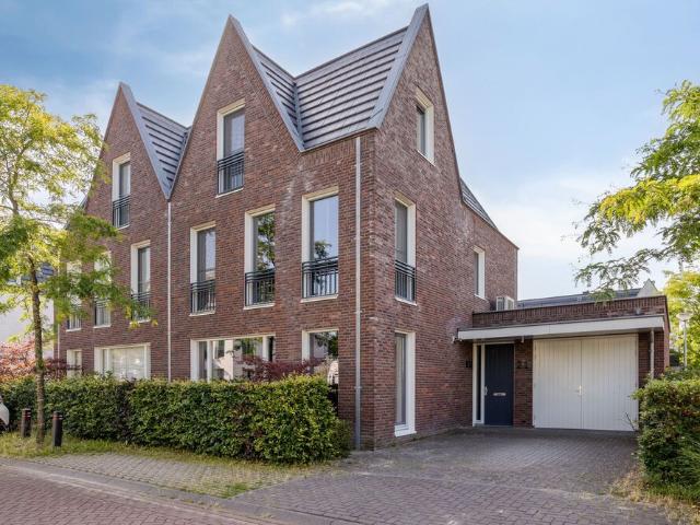 Villa, halfvrijstaande woning te huur in Den Bosch