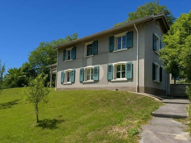 VILLA HISTORIQUE AVEC VUE LAC ET VIGNOBLES