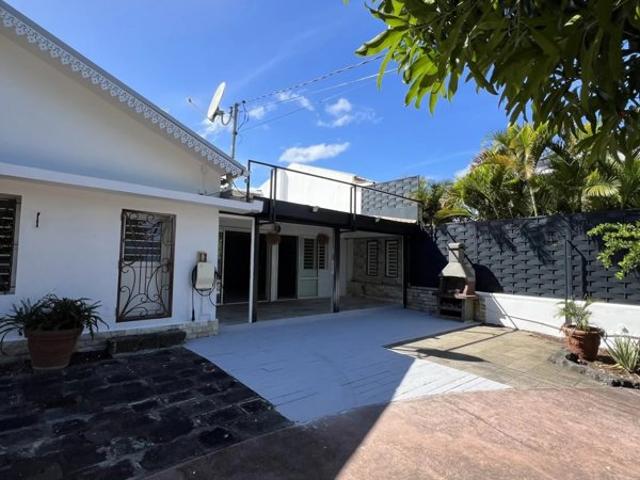 VILLA HYPER CENTRE VILLE DE SAINT PIERRE RARE