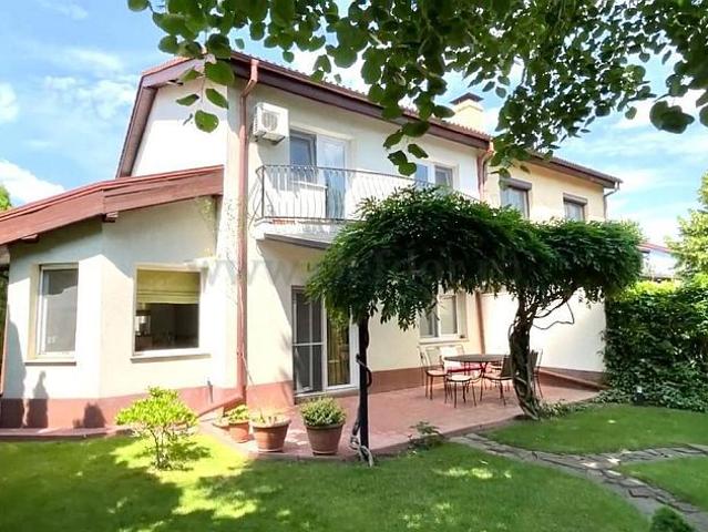 Villa Iancu Nicolae area Cambridge School