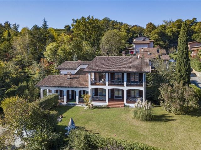 Villa im mediterranen Stil mit Baupotenzial