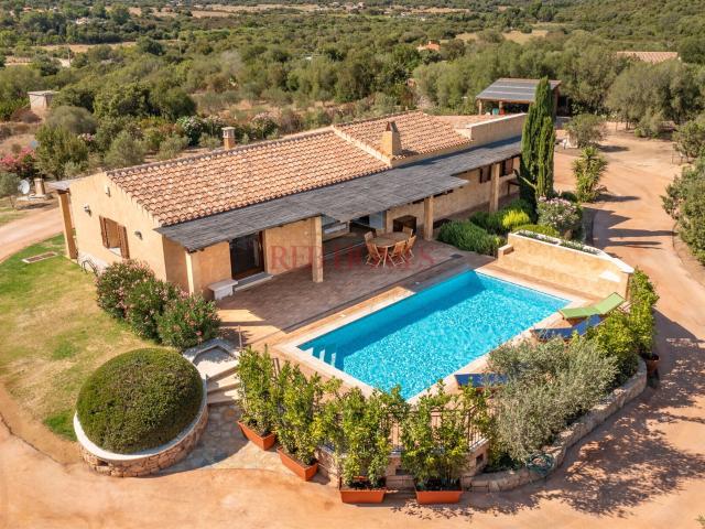 Villa immersa nel verde con piscina privata 186m² Olbia