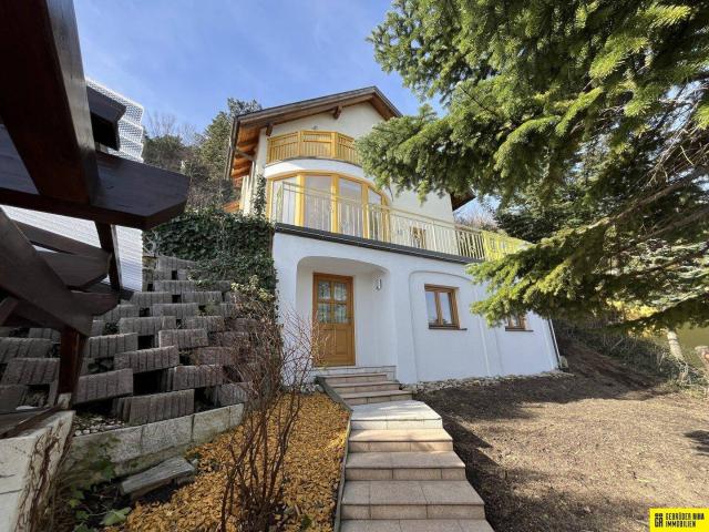 Villa in Top Lage mit wunderschönem Ausblick und großem Grundstück