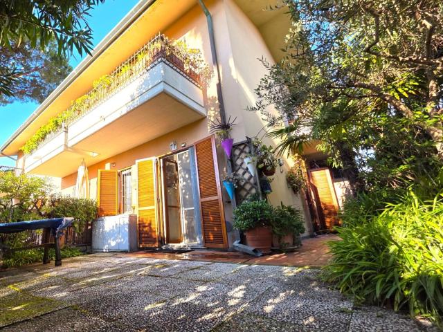 Villa in vendita, Massa marina di