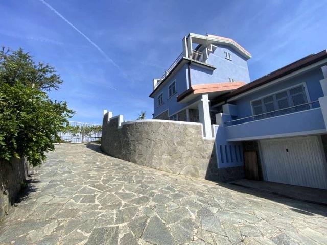 Villa in vendita a Cogorno GE