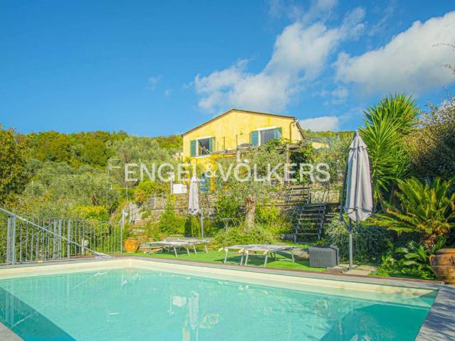 Villa in vendita a Cogorno GE
