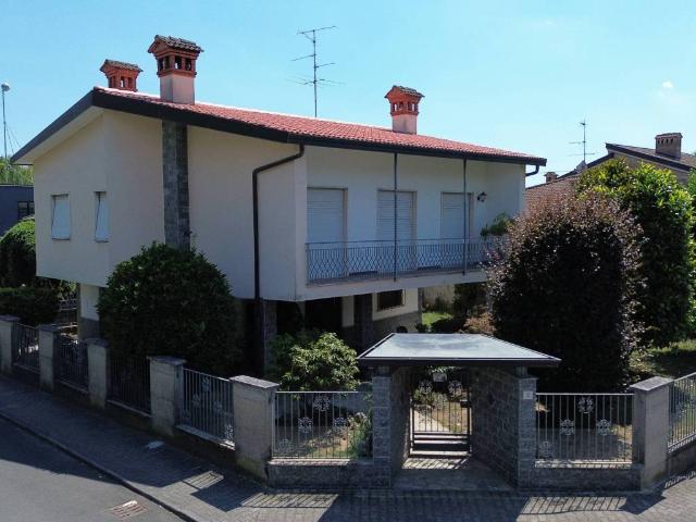 Villa in vendita a Cogliate MB
