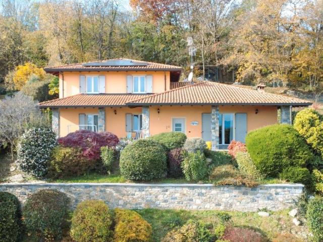 Villa in vendita a Colazza NO