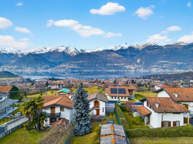 Villa in vendita a Colico LC