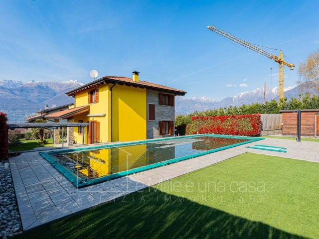 Villa in vendita a Colico LC